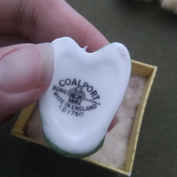 Coalport Fine English Bone China Figurine - Picture 6 of 7